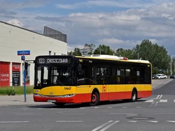  na linii 133 jedzie ulicą  w kierunku pętli  ()