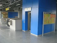 Windy łączące terminal autobusowy z górnym poziomem