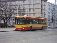 Autobus linii 176 na pętli Plac Hallera