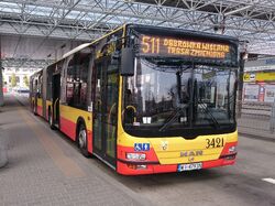 Autobus  na linii 511 na pętli  ()