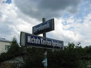 Stare tabliczki na skrzyżowaniu Syrokomli i Ogińskiego