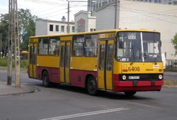 Autobus  na linii 153 w 