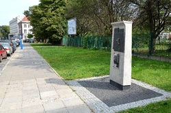 Pomnik granic getta Świętojerska