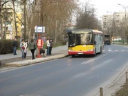 Objazd przebudowywanej alei, autobus linii 117 przy tymczasowym przystanku na ulicy Śródziemnomorskiej