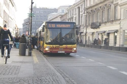Autobus  na linii 518 na przystanku  ()