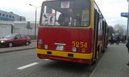 5254 – Ikarus 280.37, rok produkcji 1992 w czerwonym malowaniu, jako zabytek w posiadaniu MZA