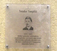 Tabliczka MSI o patronie ulicy