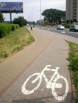 Ścieżka rowerowa wzdłuż 