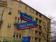 Skrzyżowanie z placem Żelaznej Bramy, dziś na wysokości ul. Ptasiej, dawniej znajdowało się w miejscu, gdzie dziś stoi przesunięty Pałac Lubomirskich