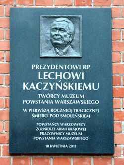 Tablica Lech Kaczyński Muzeum Powstania Warszawskiego