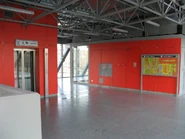 Windy łączące terminal tramwajowy z górnym poziomem