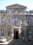 Ulica Kredytowa, pałacyk (nr 7) w głębi posesji