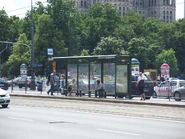 Metro Swietokrzyska (przystanek) 05.jpg (135 KB) Przystanek nr 05 (2008) – wiata typu "zielonego"