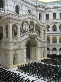 450px-Politechnika warszawska duza aula