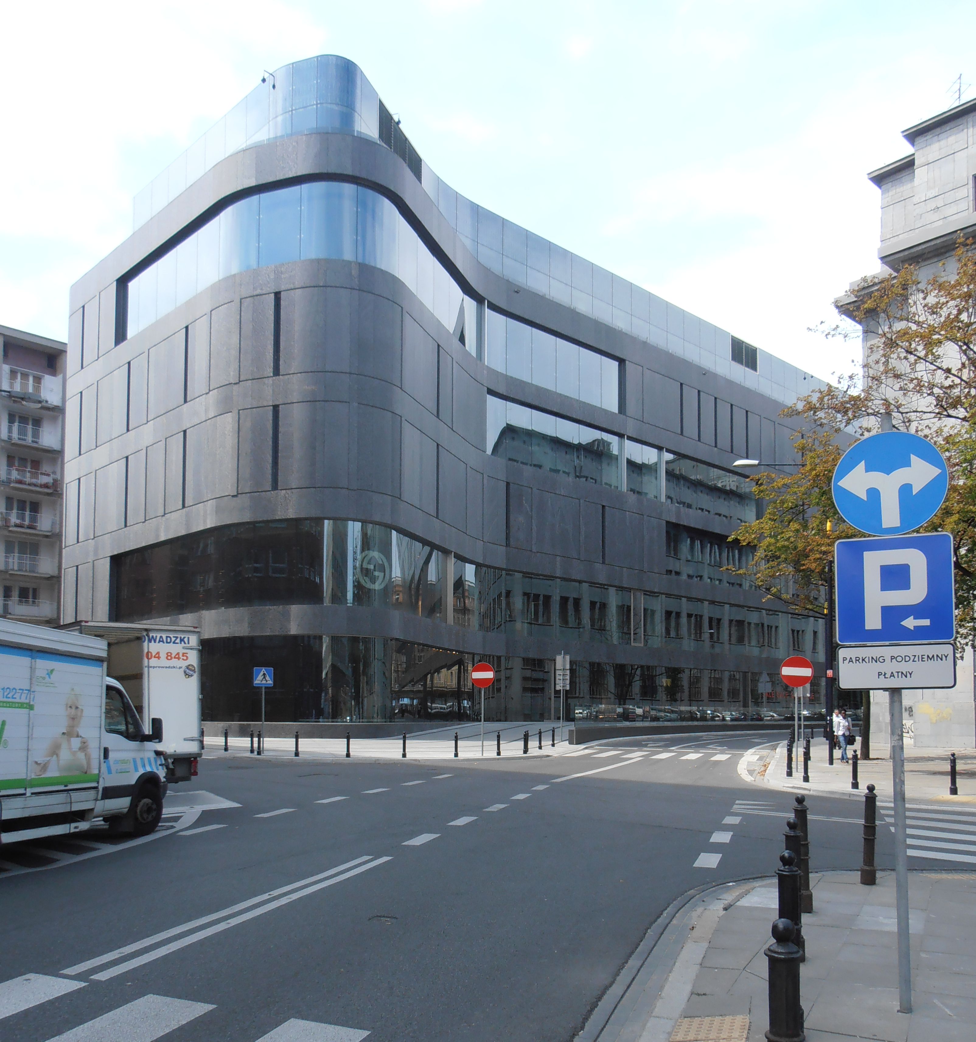 WOLF BRACKA DEPARTMENT STORE - VITKAC, KURYŁOWICZ & ASSOCIATES