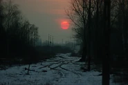 Częściowo zdemontowana głowica stacyjna na zachód od peronów
