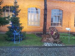Zajezdnia Wola stary mur i Syrenka