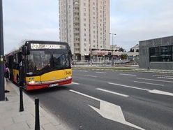 Autobus  na linii 527 na krańcu  ()