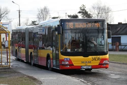 Autobus  na linii 718 na krańcu Czarna Struga