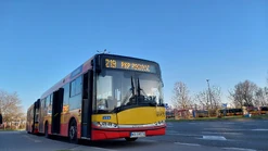Solaris Urbino 10 III na linii 219 podczas postoju na Gocławiu (2024)