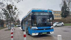 Testowy Autosan Sancity M12LFH na linii 222 podczas postoju na przystanku Spartańska (2024)