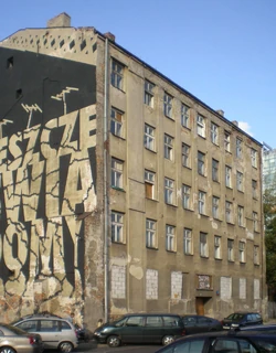 Kamienica z widocznym fragmentem muralu ()