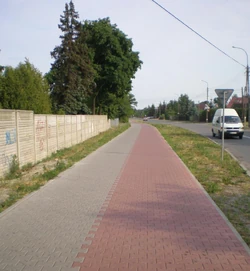 Ścieżka rowerowa wzdłuż 