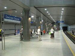 Peron stacji "Dworzec Gdański"
