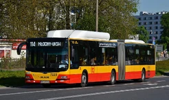 Autobus  na linii  na  ()