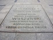 Tablica upamiętniająca JPII i Stefana Wyszyńskiego na Placu Piłsudsego