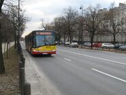 Autobus E-2 w Alejach Ujazdowskich