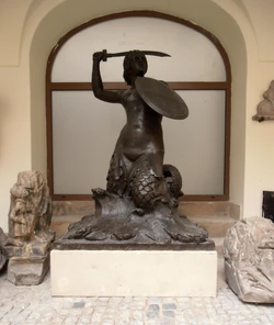 Oryginalna rzeźba w lapidarium 