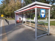 Przystanek Kołowa 02.jpg (5,68 MB) Przystanek nr 02 (2020, wiata seryjna)