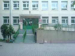 Wejście do budynku szkoły