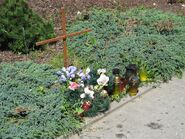 Fort Wola (krzyz).jpg (543 KB) Krzyż i znicze spontanicznie ustawione przez mieszkańców w miejscu tragicznej śmierci mł. asp. Andrzeja Struja