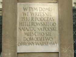 Tablica na Pałacu Zamoyskich