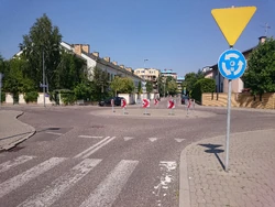 Rondo Bratanków, widok od strony  ()