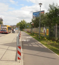 Ścieżka rowerowa wzdłuż 