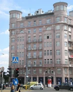 Dziewięciokondygnacyjna kamienica przy Bagateli 15, róg placu Unii