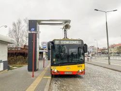 Autobus  na linii  podczas ładowania ()