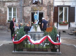 Ząbkowska (nr 3, kapliczka)