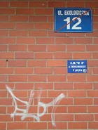 Budynek Mielczarskiego 7 - skreślona tablica ze starym numerem