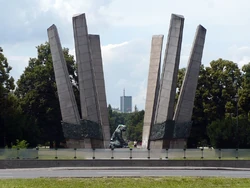 Pomnik Chwała Saperom, widok od strony 