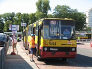 Autobus linii 970 na pętli Powązki-Cmentarz Wojskowy, 1 sierpnia 2008