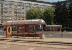 Przystanek nr 04, w tle nr 02 ()