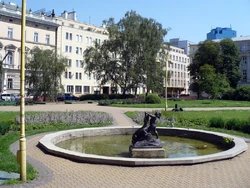 Fontanna z rzeźbą "Chłopiec z krokodylem"