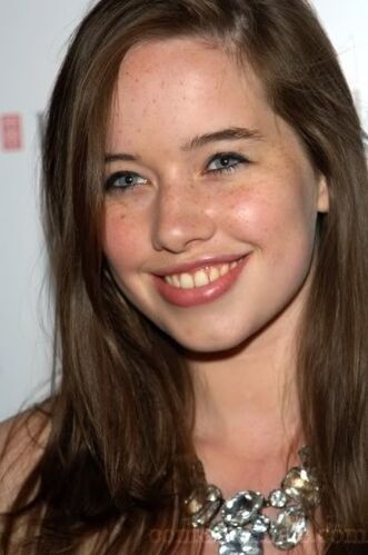 Anna-anna-popplewell-12558662-398-600