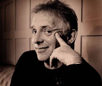 Showbiz-rik-mayall-1