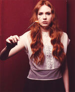 Karen-karen-gillan-34390234-250-307