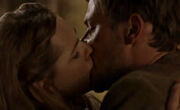 Долорес целует Уильяма